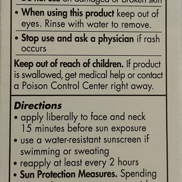 UV Clear Broad-spectrum SPF 46. UVA/UVB protection. Oil free. - Picture 4 of 4